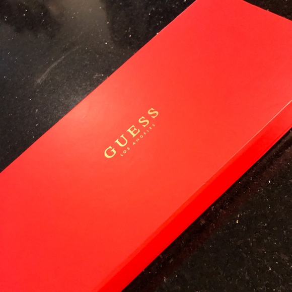 Guess Wallet - Picture 2 of 8